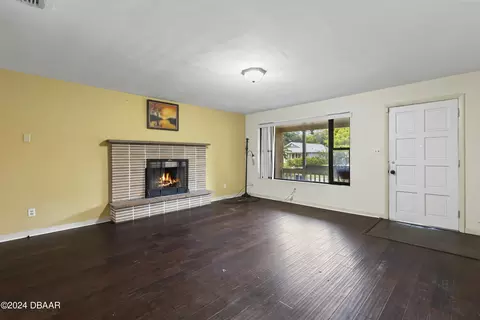 Living - 702 Cordova Ave, Ormond Beach, FL 32174 photo 2 of 3