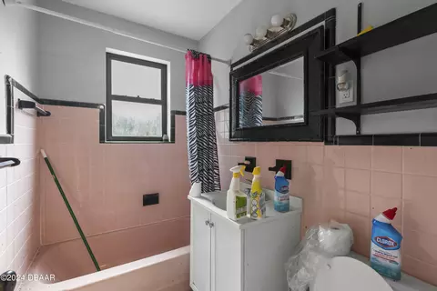 Bath - 702 Cordova Ave, Ormond Beach, FL 32174 photo 2 of 2