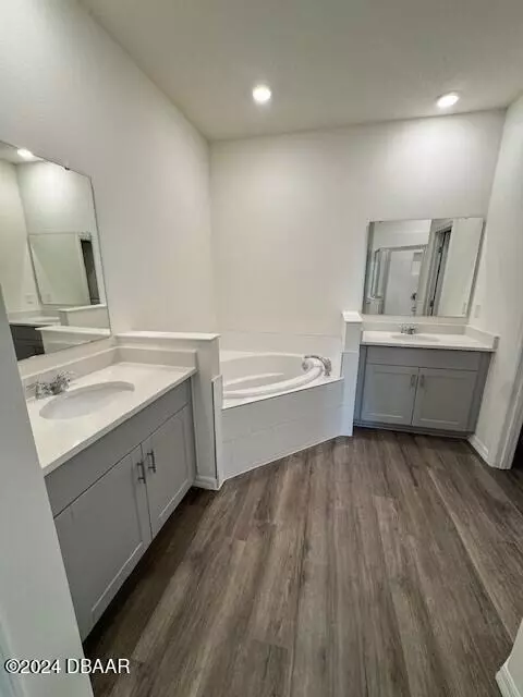 Bath - 3272 Arch Ave, Ormond Beach, FL 32174 photo 3 of 4