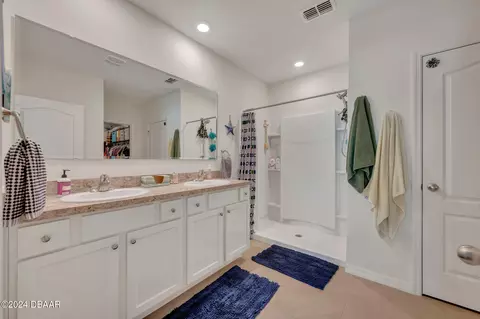 Bath - 136 Old Mill Pond Rd, Edgewater, FL 32141 photo 1 of 2