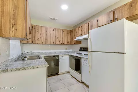 Kitchen - 1515 Mango Tree Dr, Edgewater, FL 32132 photo 2 of 2