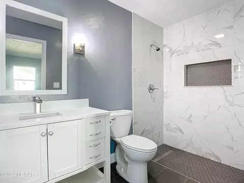 Bath - 56 Oak Ave, Ormond Beach, FL 32174 photo 1 of 2