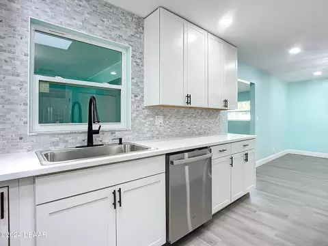 Kitchen - 56 Oak Ave, Ormond Beach, FL 32174 photo 7 of 8