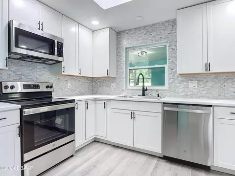 Kitchen - 56 Oak Ave, Ormond Beach, FL 32174 photo 6 of 8