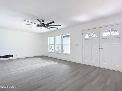 Living - 56 Oak Ave, Ormond Beach, FL 32174 photo 3 of 11