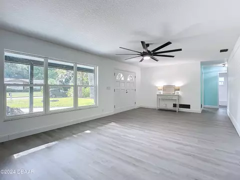 Living - 56 Oak Ave, Ormond Beach, FL 32174 photo 5 of 11