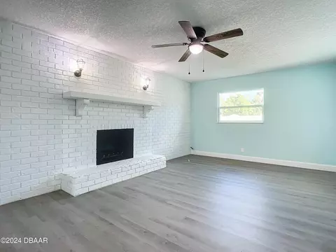 Living - 56 Oak Ave, Ormond Beach, FL 32174 photo 9 of 11