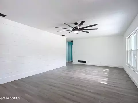 Living - 56 Oak Ave, Ormond Beach, FL 32174 photo 2 of 11