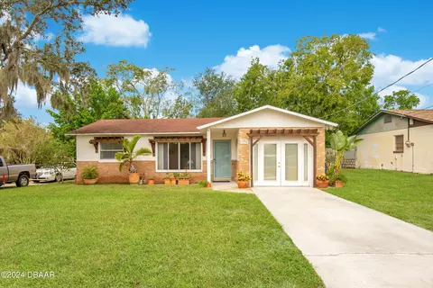 1990 Cedar St, Daytona Beach, FL 32119