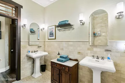 Bath - 272 Putnam Ave, Ormond Beach, FL 32174 photo 2 of 7