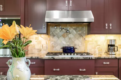 Kitchen - 272 Putnam Ave, Ormond Beach, FL 32174 photo 4 of 6