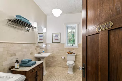Bath - 272 Putnam Ave, Ormond Beach, FL 32174 photo 4 of 7