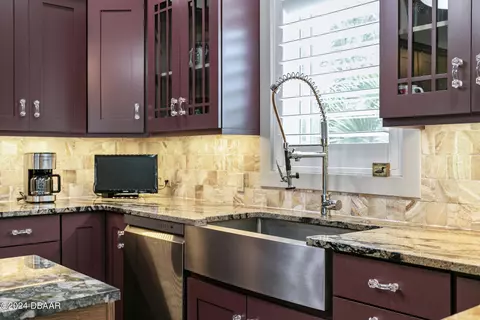 Kitchen - 272 Putnam Ave, Ormond Beach, FL 32174 photo 5 of 6
