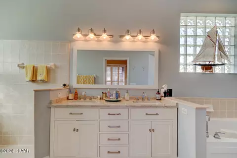 Bath - 3814 Islamorada Dr, Ormond Beach, FL 32176 photo 3 of 6