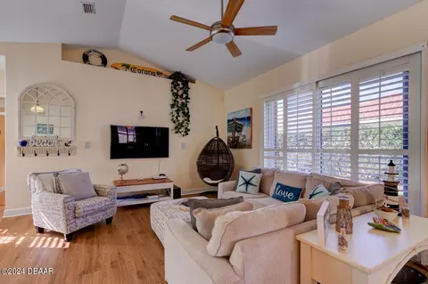 Living - 3814 Islamorada Dr, Ormond Beach, FL 32176 photo 2 of 3