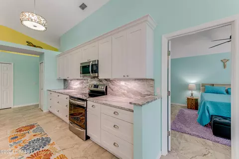 Kitchen - 407 Seabrook Rd, Ormond Beach, FL 32174 photo 3 of 4
