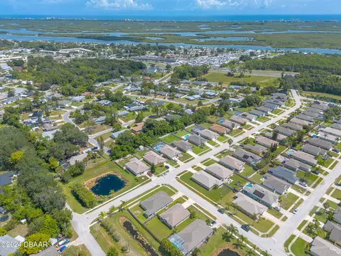 302 Two Oaks Dr, Edgewater, FL 32141 photo 36