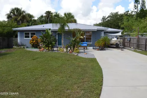 1410 Live Oak St, New Smyrna Beach, FL 32168