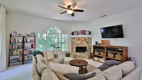 Living - 16 Meadow Ridge Vw, Ormond Beach, FL 32174 photo 1 of 2