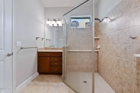 Bath - 667 Elk River Dr, Ormond Beach, FL 32174 photo 2 of 4