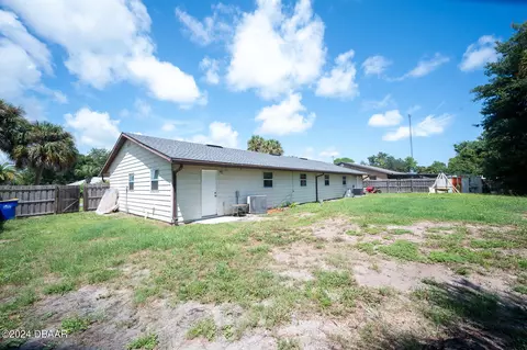 Exterior - 15271529 Juniper Dr, Edgewater, FL 32132 photo 2 of 3