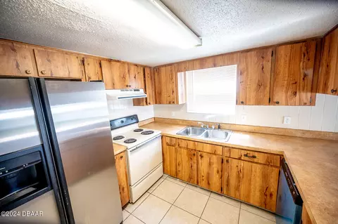 Kitchen - 15271529 Juniper Dr, Edgewater, FL 32132 photo 1 of 4