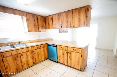 Kitchen - 15271529 Juniper Dr, Edgewater, FL 32132 photo 2 of 4