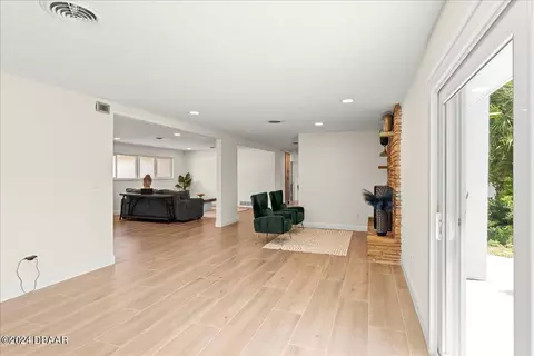 Living - 92 University Cir, Ormond Beach, FL 32176 photo 3 of 4