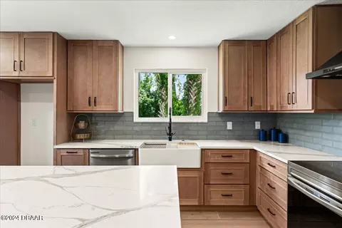 Kitchen - 92 University Cir, Ormond Beach, FL 32176 photo 4 of 6