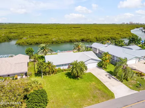210 Quay Assisi Ct, New Smyrna Beach, FL 32169
