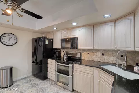 Kitchen - 331 Timberline Trl, Ormond Beach, FL 32174 photo 2 of 4