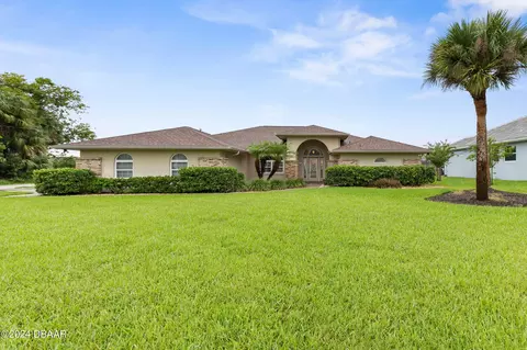 18 Cleveland Ct, Palm Coast, FL 32137