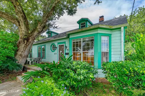 1206 S Riverside Dr, New Smyrna Beach, FL 32168