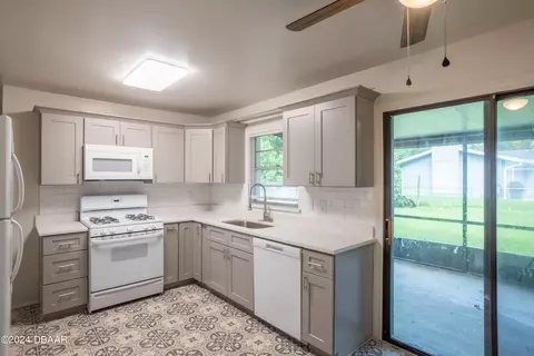 Kitchen - 1809 Green Pl, Ormond Beach, FL 32174 photo 2 of 5