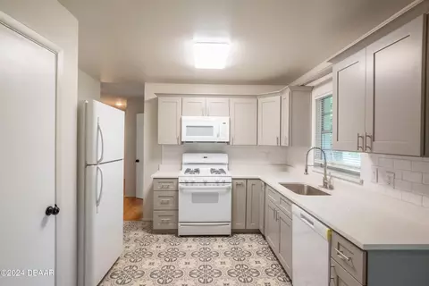 Kitchen - 1809 Green Pl, Ormond Beach, FL 32174 photo 5 of 5