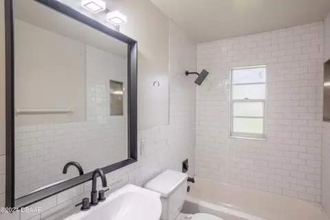 Bath - 1809 Green Pl, Ormond Beach, FL 32174 photo 1 of 3