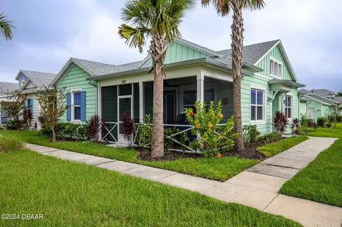 332 Parrot Ln, Daytona Beach, FL 32124
