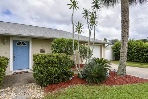 Exterior - 1323 Willow Oak Dr, Edgewater, FL 32132 photo 2 of 9