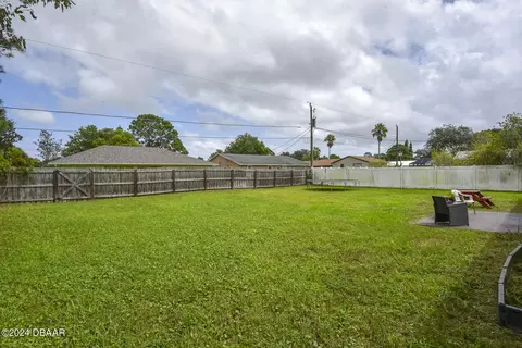Exterior - 1323 Willow Oak Dr, Edgewater, FL 32132 photo 5 of 9