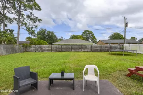 Exterior - 1323 Willow Oak Dr, Edgewater, FL 32132 photo 3 of 9