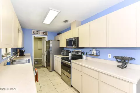 Kitchen - 1323 Willow Oak Dr, Edgewater, FL 32132 photo 3 of 4