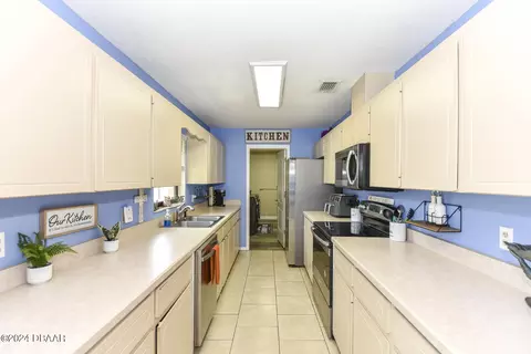 Kitchen - 1323 Willow Oak Dr, Edgewater, FL 32132 photo 1 of 4