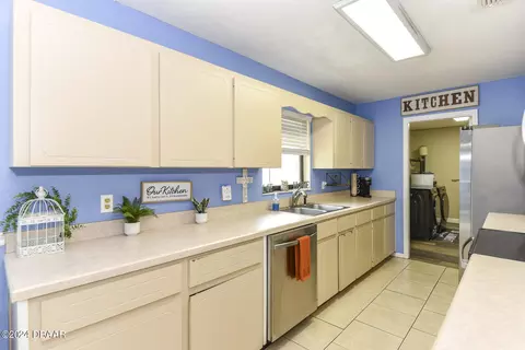 Kitchen - 1323 Willow Oak Dr, Edgewater, FL 32132 photo 2 of 4