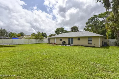 Exterior - 1323 Willow Oak Dr, Edgewater, FL 32132 photo 6 of 9