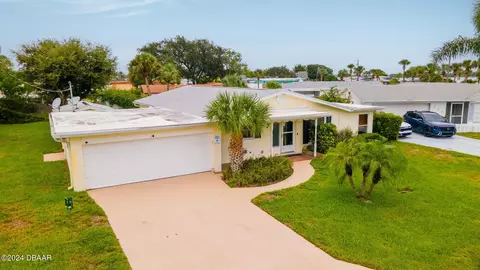 136 Nautical Dr, South Daytona, FL 32119