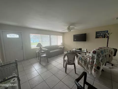 Living - 47 Seabreeze Dr, Ormond Beach, FL 32176 photo 2 of 3