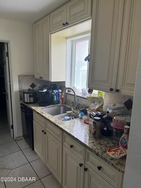Kitchen - 47 Seabreeze Dr, Ormond Beach, FL 32176 photo 2 of 2