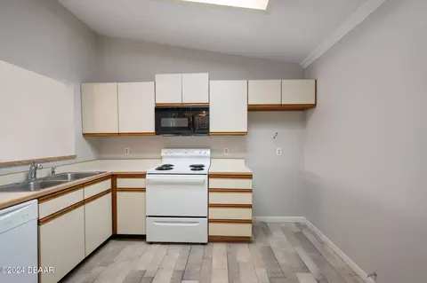 Kitchen - 180 Limewood Pl #1, Ormond Beach, FL 32174 photo 2 of 4