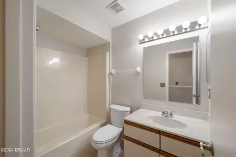 Bath - 180 Limewood Pl #1, Ormond Beach, FL 32174 photo 4 of 7