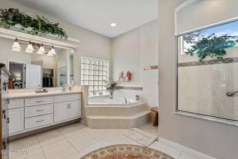 Bath - 1406 Dolph Cir, Ormond Beach, FL 32174 photo 1 of 2